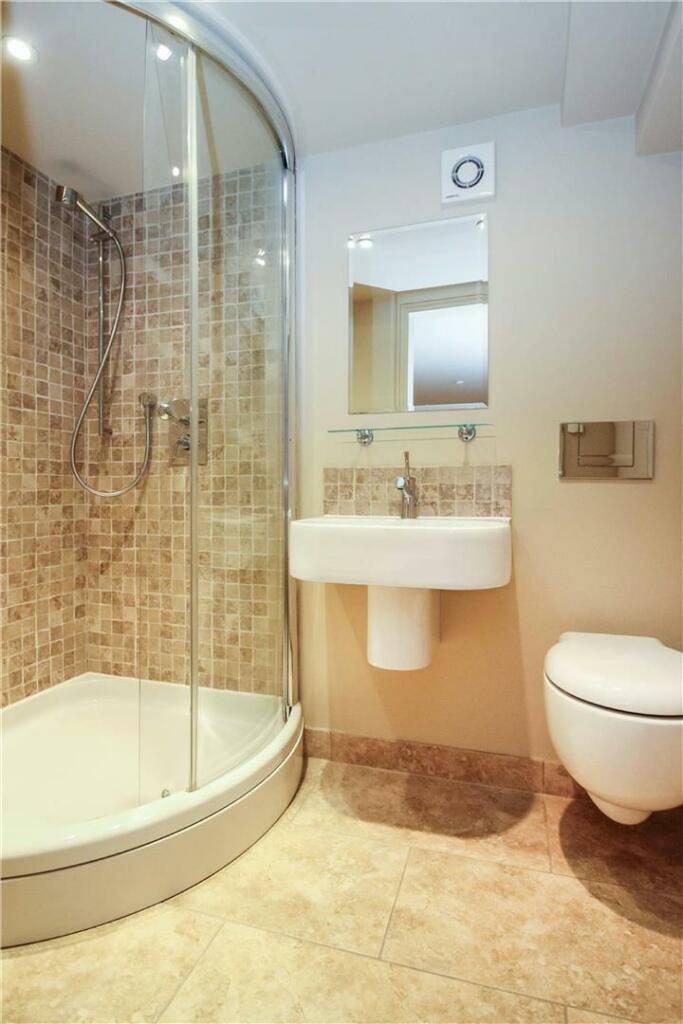 En Suite Shower 3