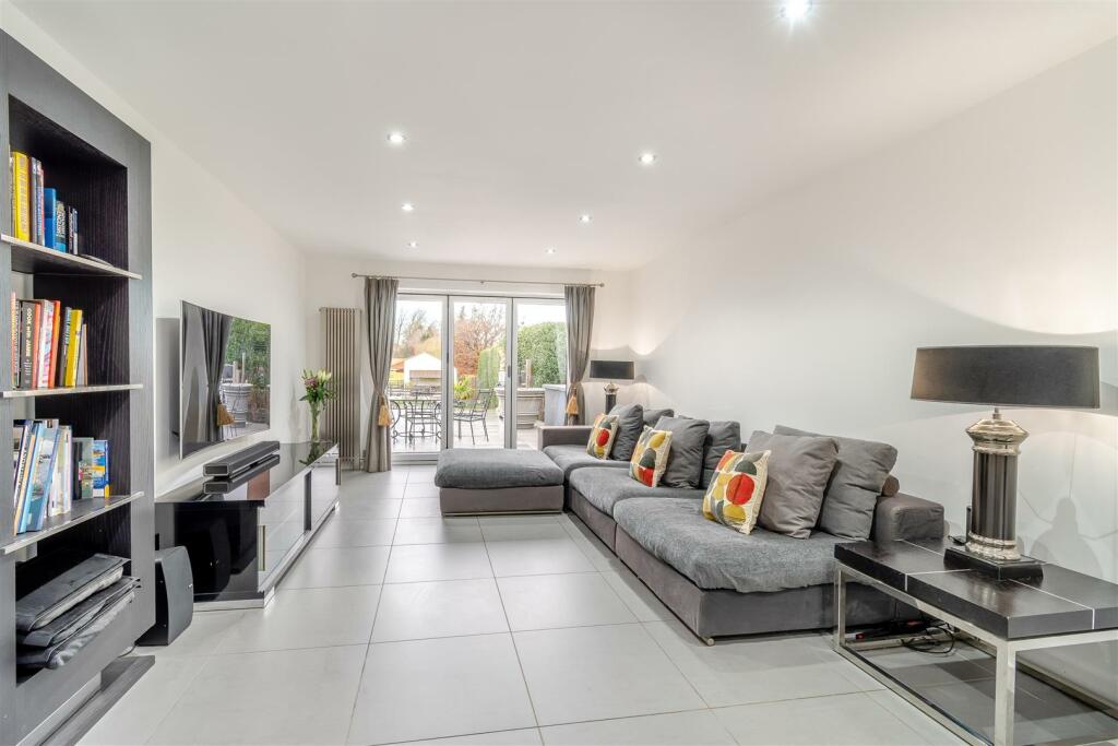 8579910-interior43.jpg