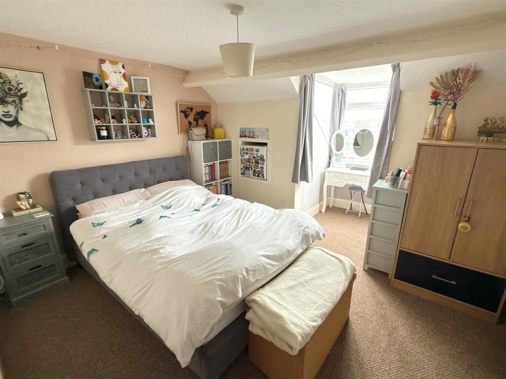 Bed 5.jpg