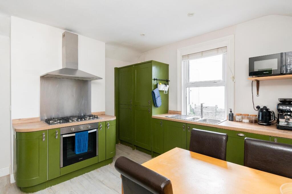 1W5R3ATN - Kitchen A.jpg