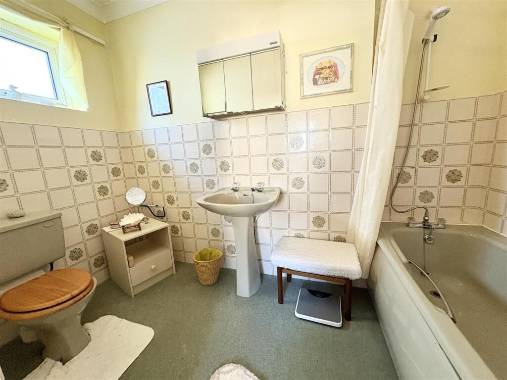 ensuite1.jpg
