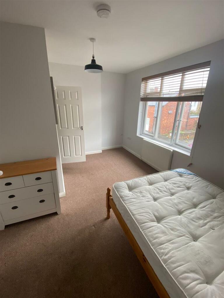 Room 5 (9).JPG