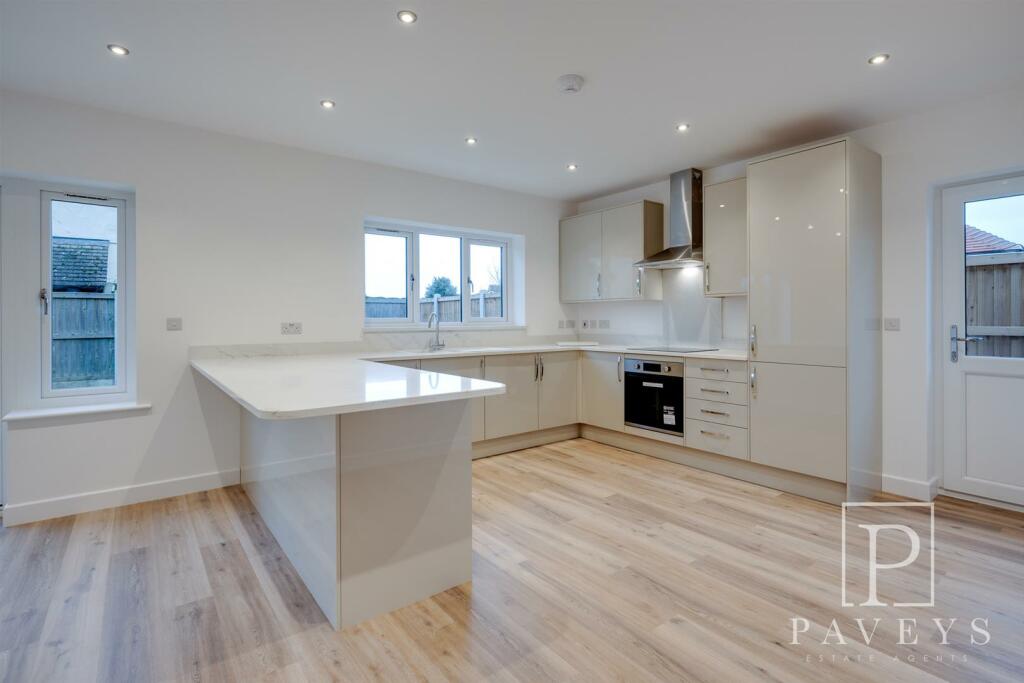 LOUNGE KITCHEN/DINING ROOM