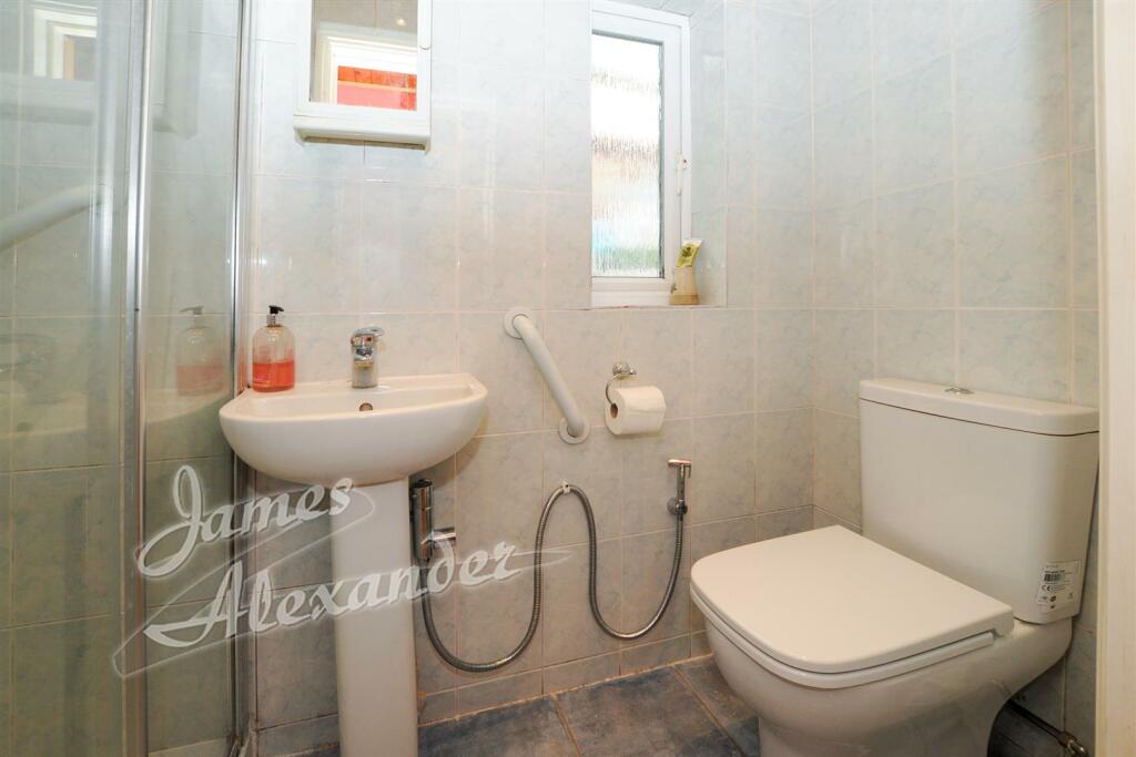 Downstairs shower