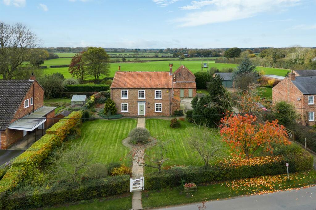 House &amp; Front Garden