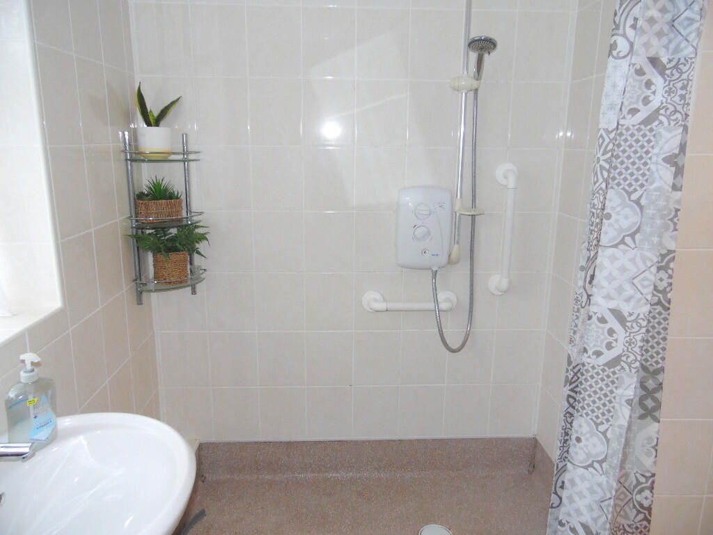 SHOWER ROOM