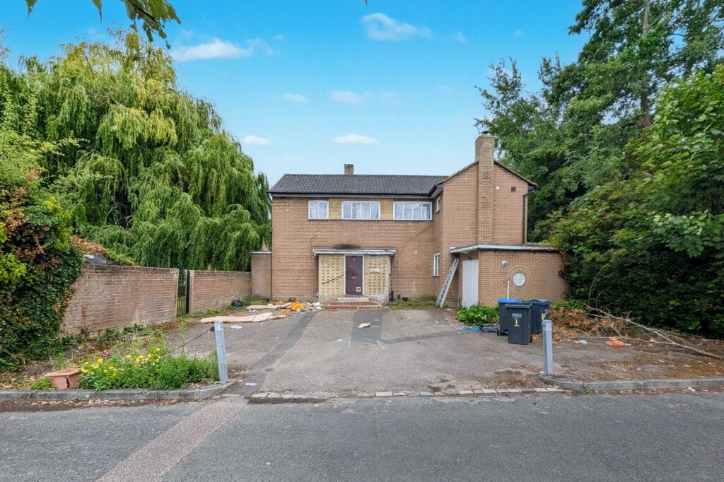 1 Farm Drive, Shirley, Croydon CR0 8HX
