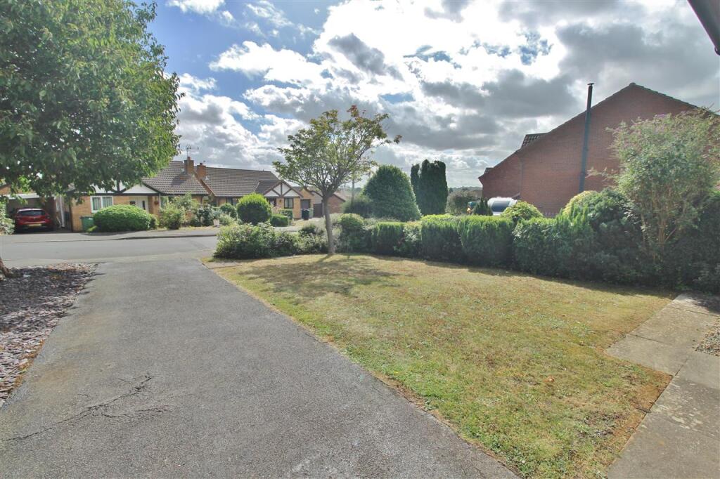 FRONT GARDEN