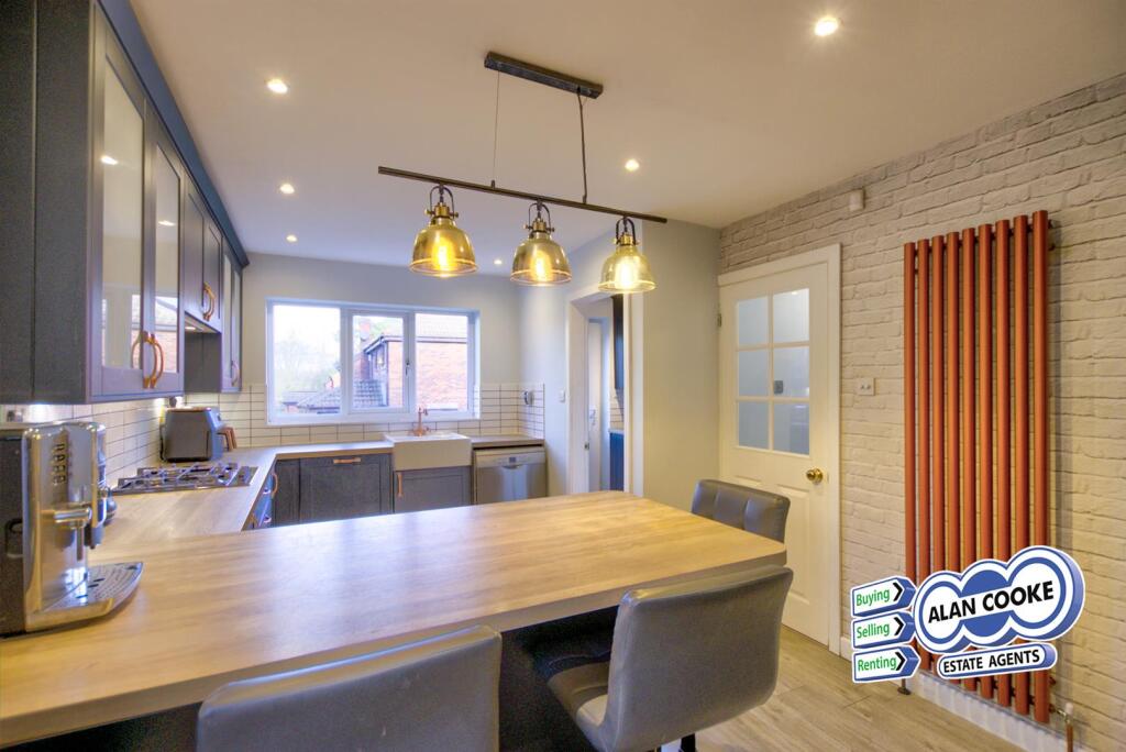 FITTED KITCHEN