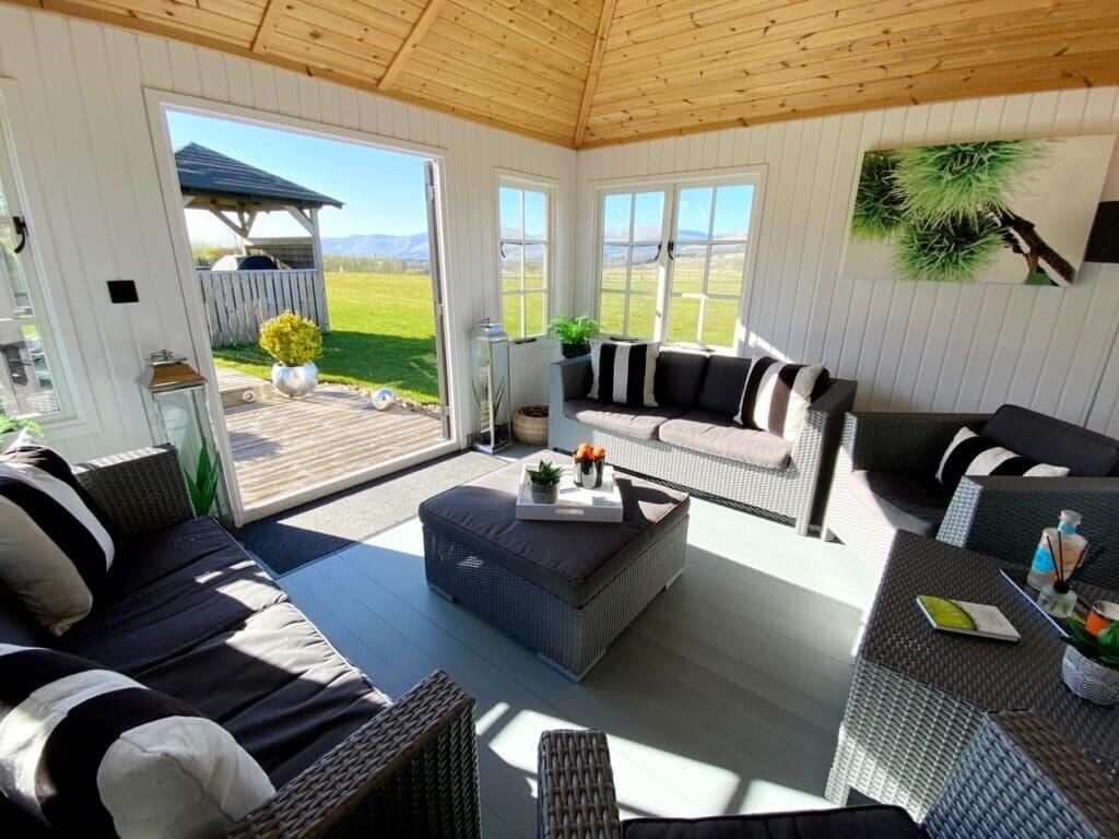 GARDEN ROOM