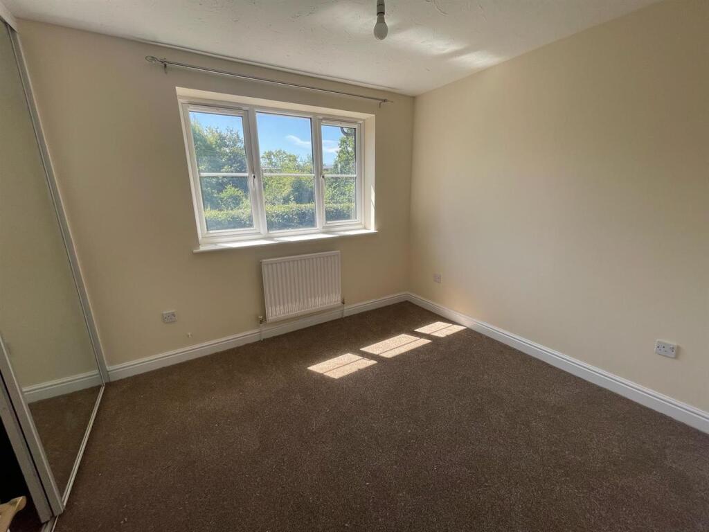 Bedroom 1.jpg