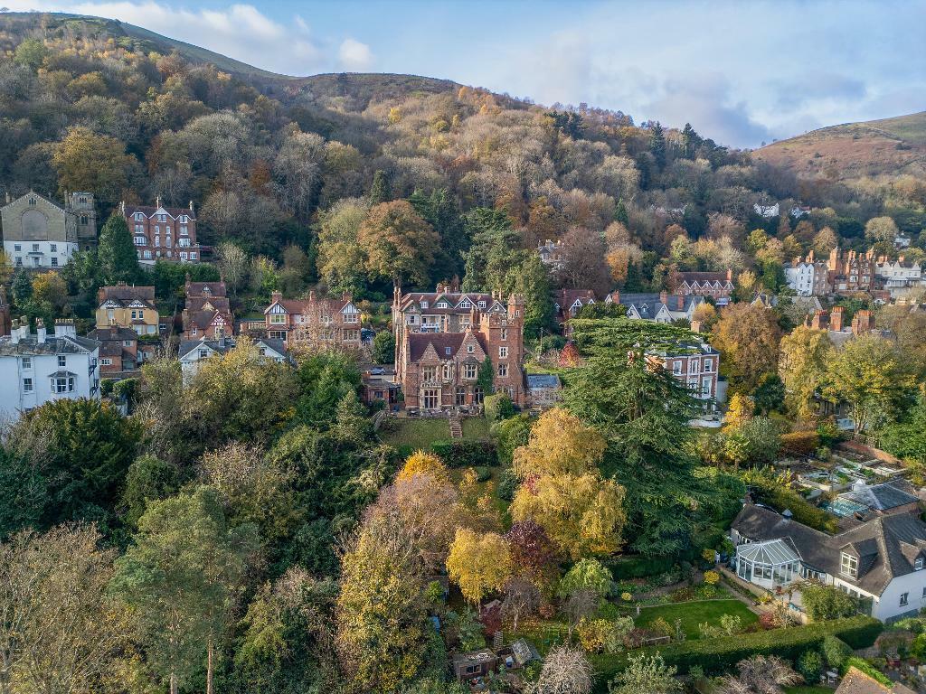 Unbeatable location on Abbey Rd, Malvern