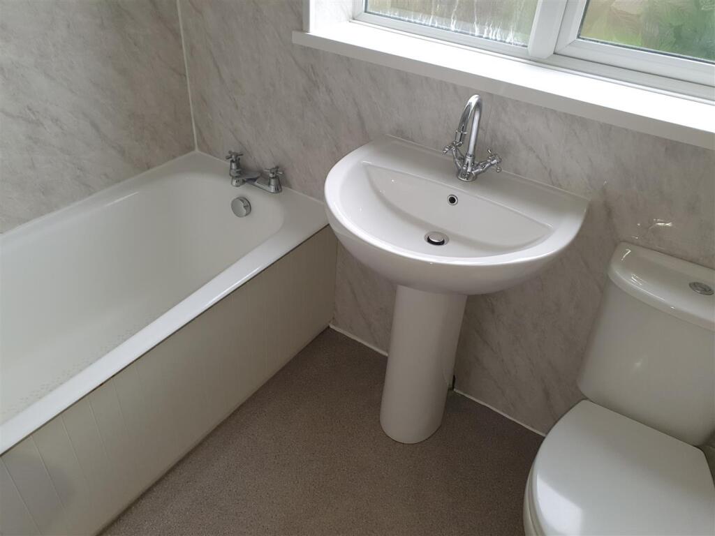 BATHROOM/W.C