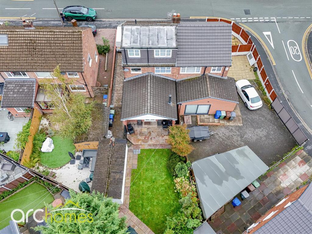 dji_fly_20251001_114228_0040_1759331439937_photo.j