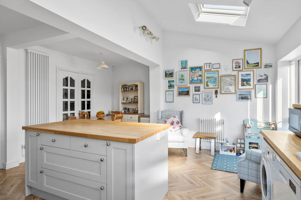 8 Tintern Avenue,...