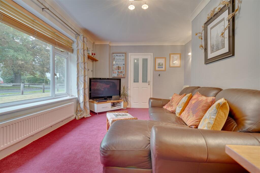 12 Wyndham Way, Newmarket --12.jpg