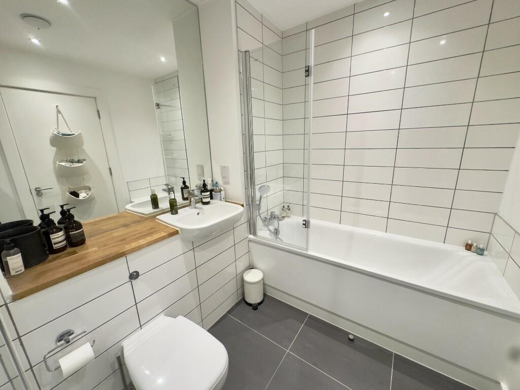 BATHROOM 2