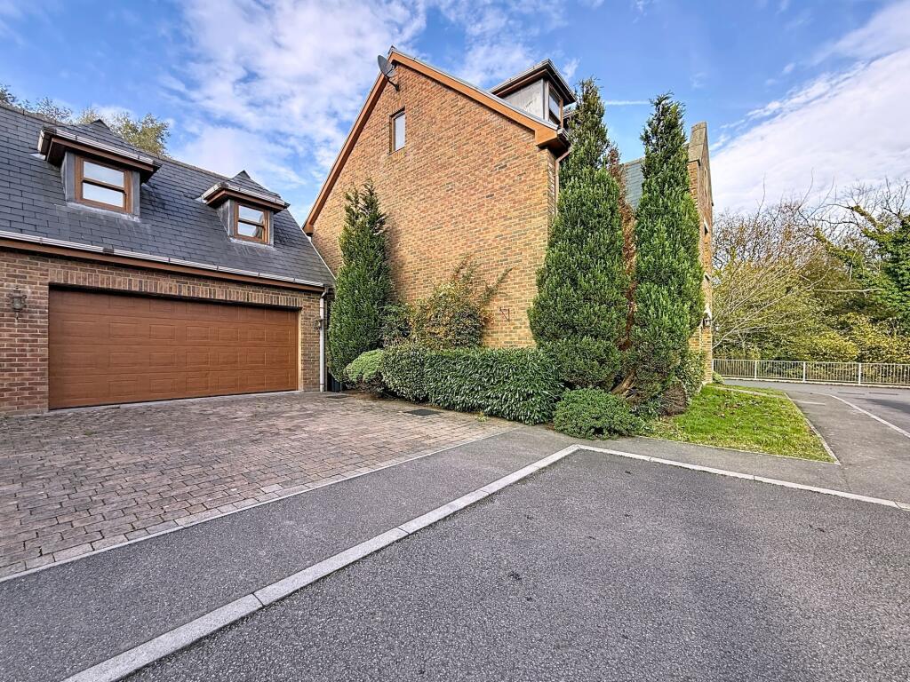 Garage &amp; Parking