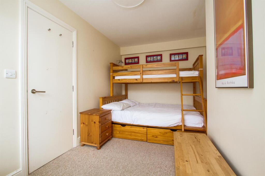 bedroom2a.jpg