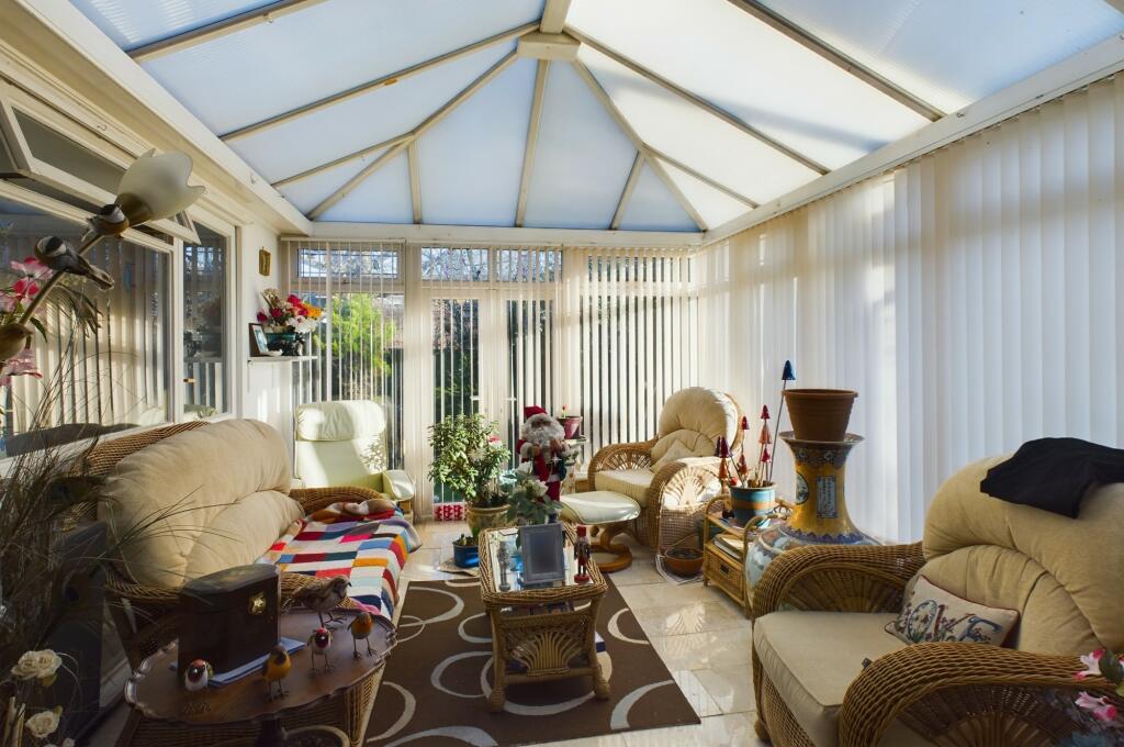 CAM02519G0-PR0211-STILL011