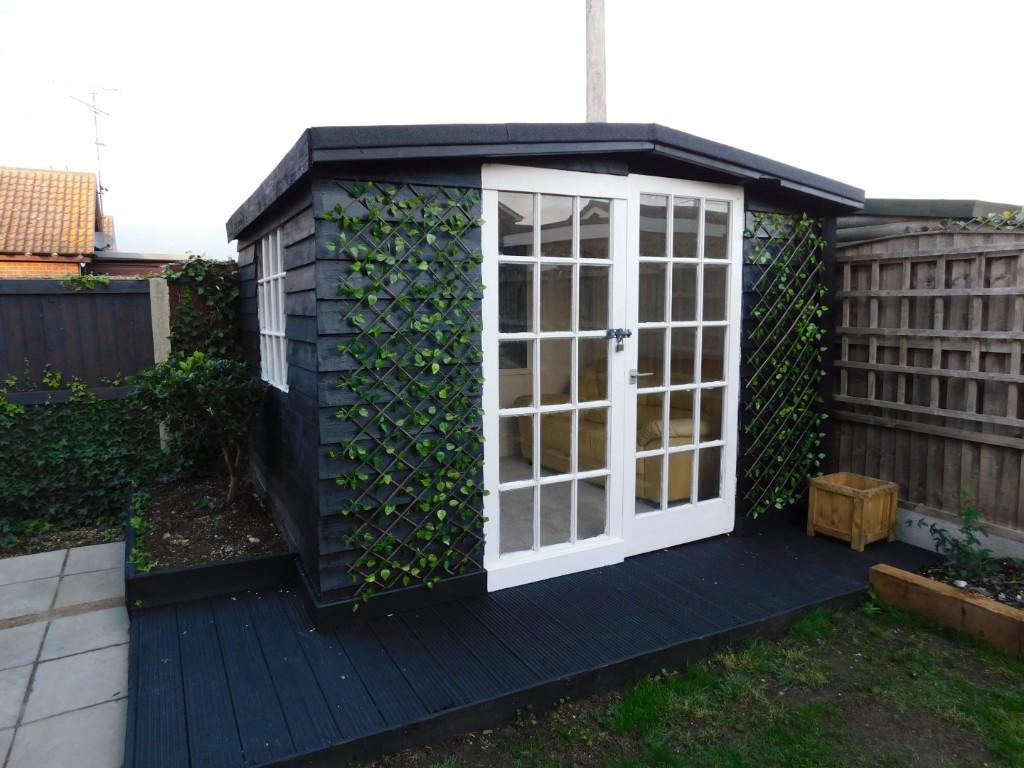 SUMMER HOUSE