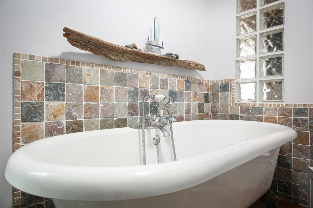 Ensuite3.jpg