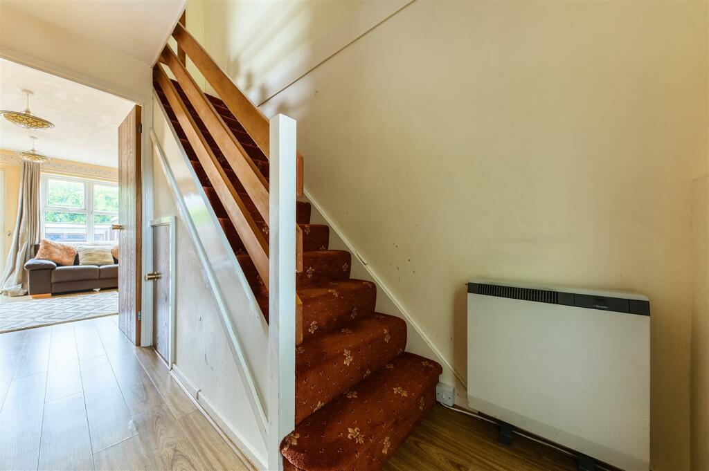 Sidehill Drive BN41 (13).jpg
