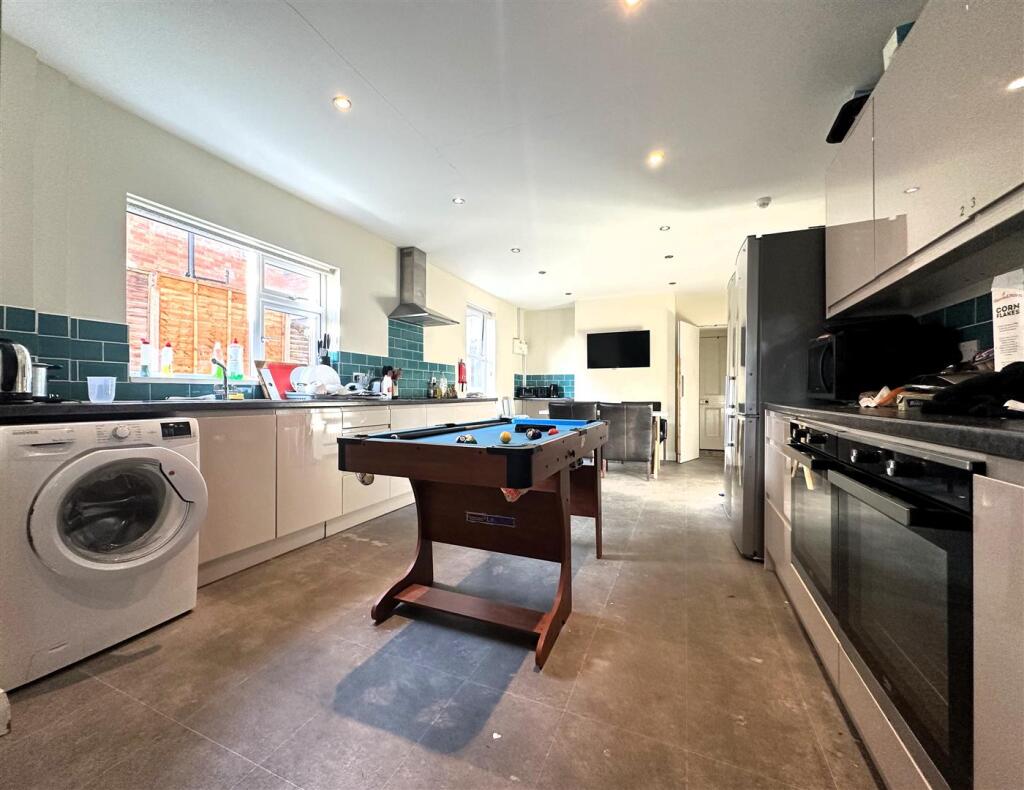 Kitchen II.jpg