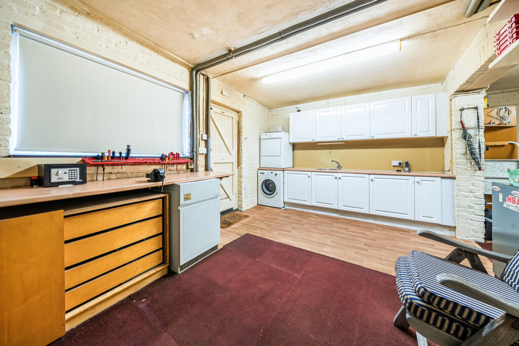 1371322-13-68f7a4...