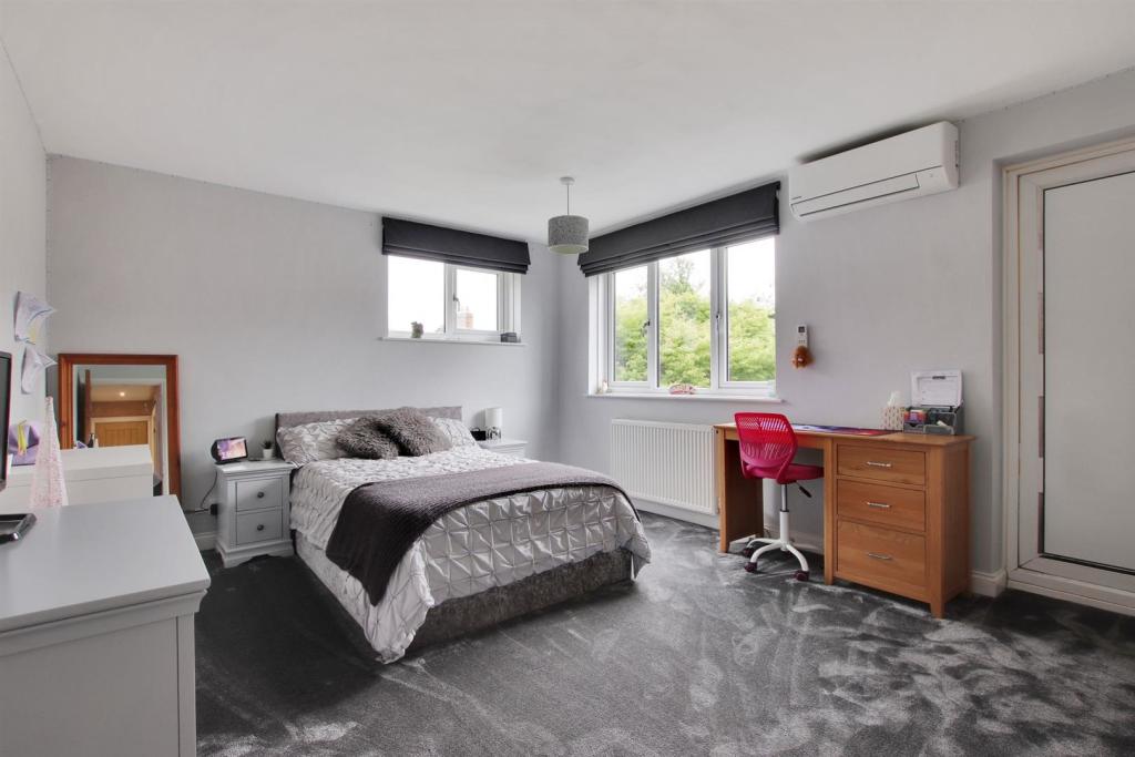 Bedroom 1.jpg