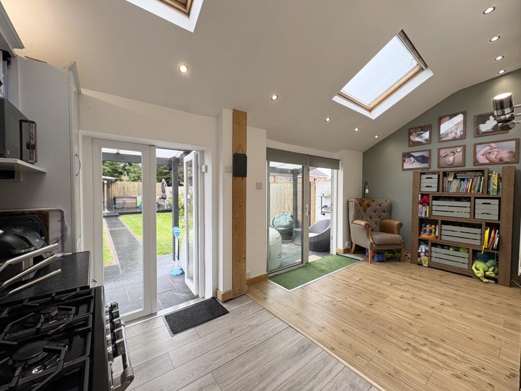 OPEN PLAN KITCHEN/DINING
