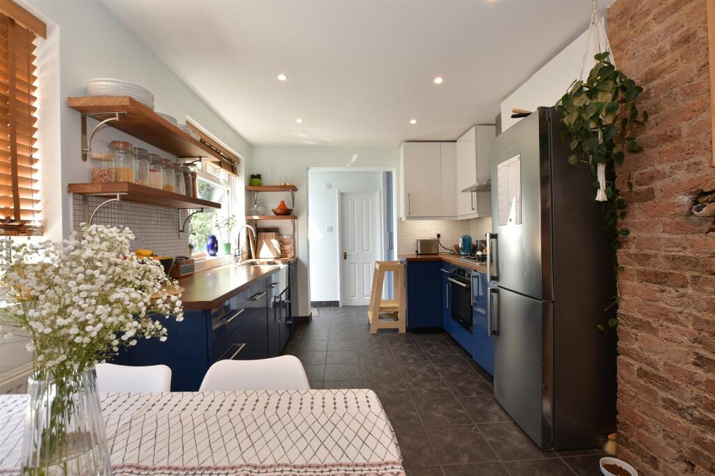 Kitchen/ Breakfast Room