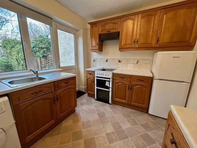 38 Sycamore Road new kitchen 2.jpg