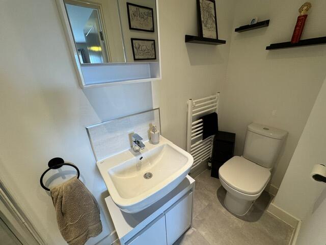 MASTER EN-SUITE
