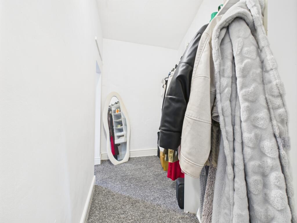 CAM03729G0-PR0076-STILL014