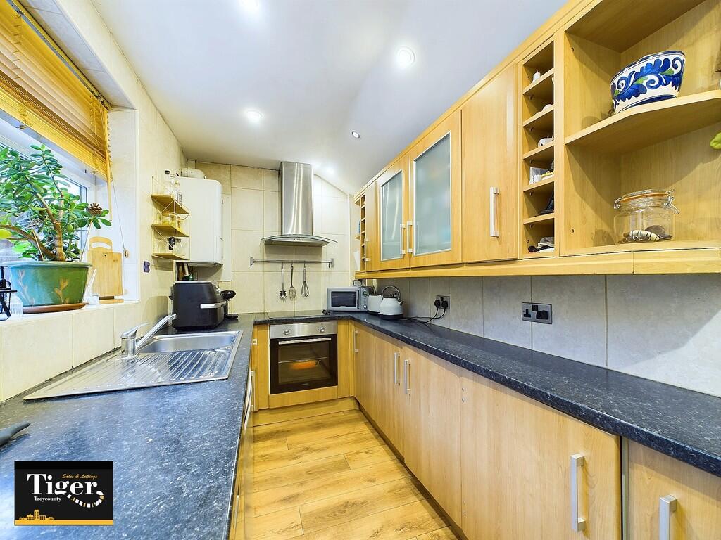 CAM02176G0-PR0483...