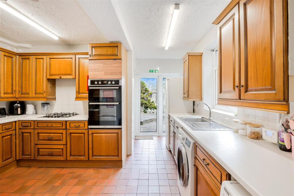 LOWER COURT ROAD (12).jpg