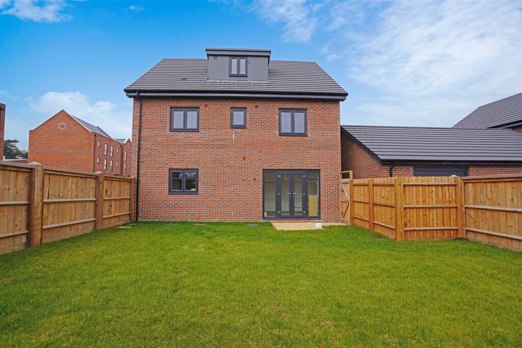 Crest Nicholson (42).jpg