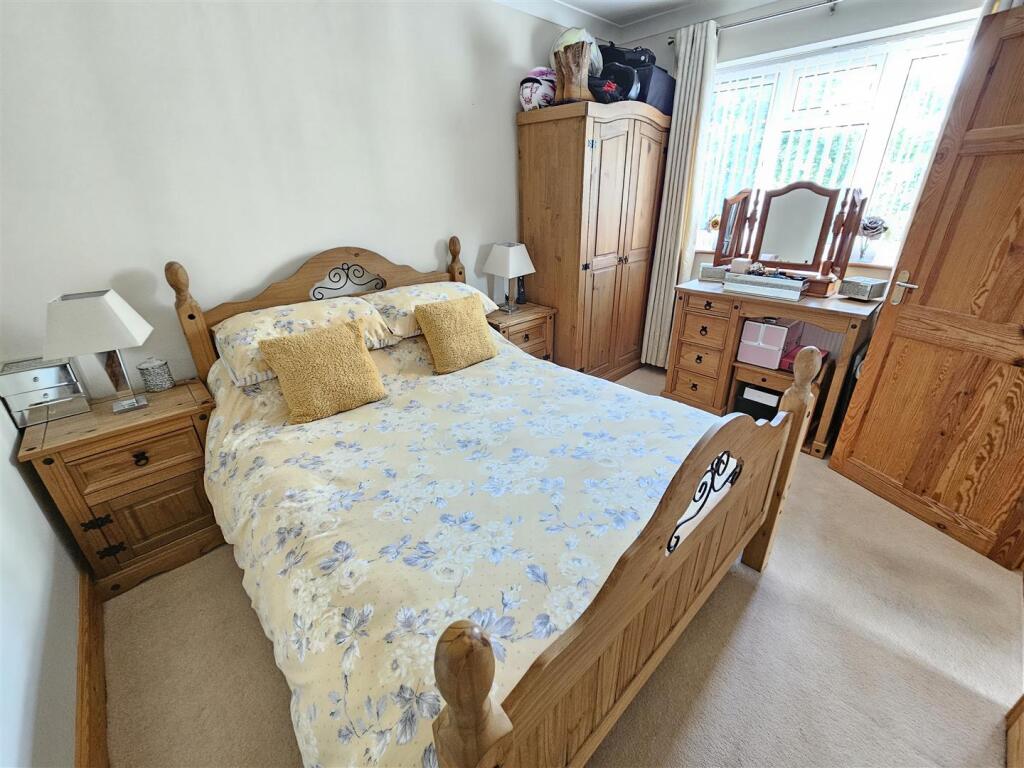 Bedroom 1.jpg