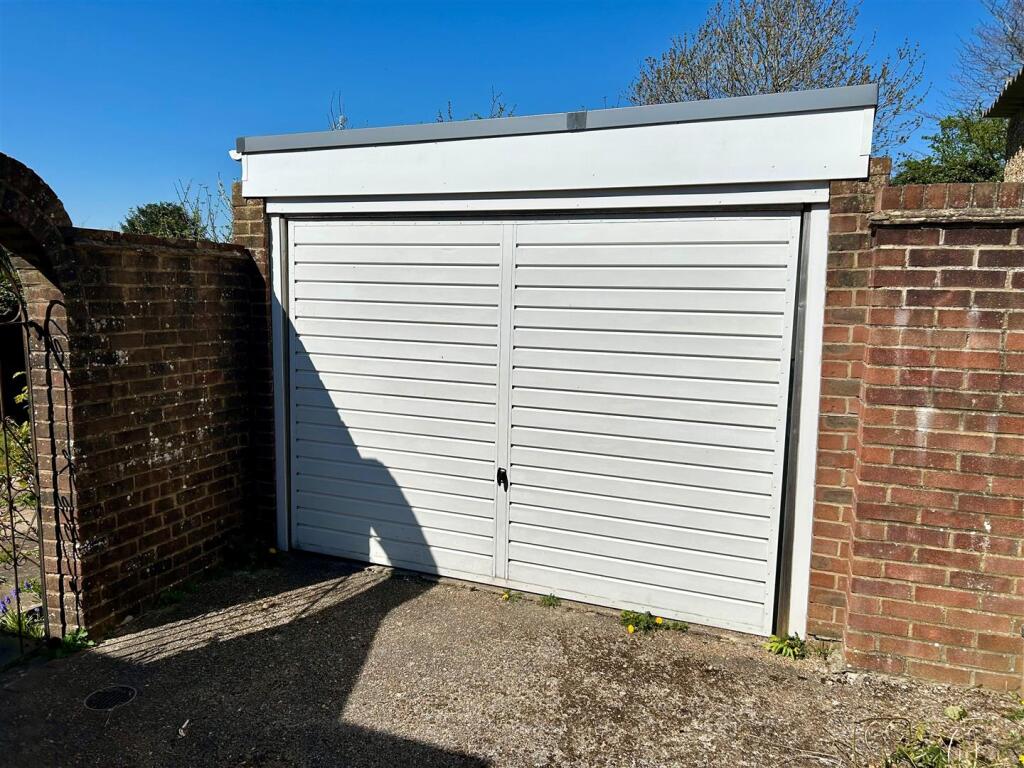 GARAGE.jpg
