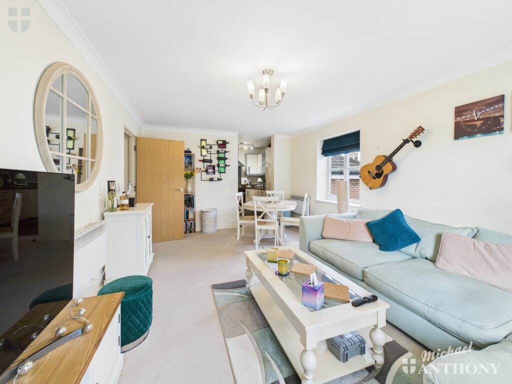 CAM03852G0-PR0209-STILL004