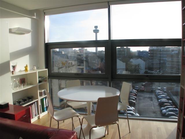 LIV130022_02