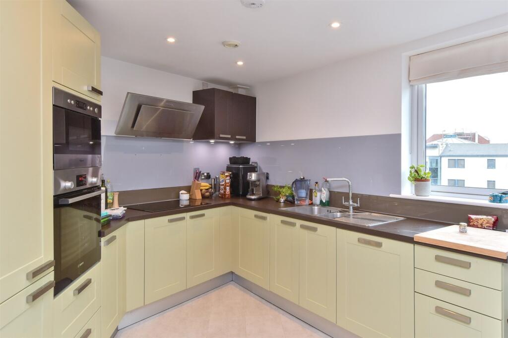 Lounge/ Kitchen