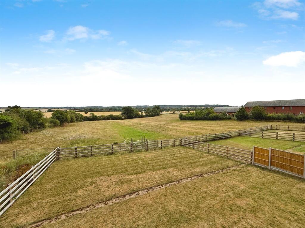 Garden &amp; Views to Rear