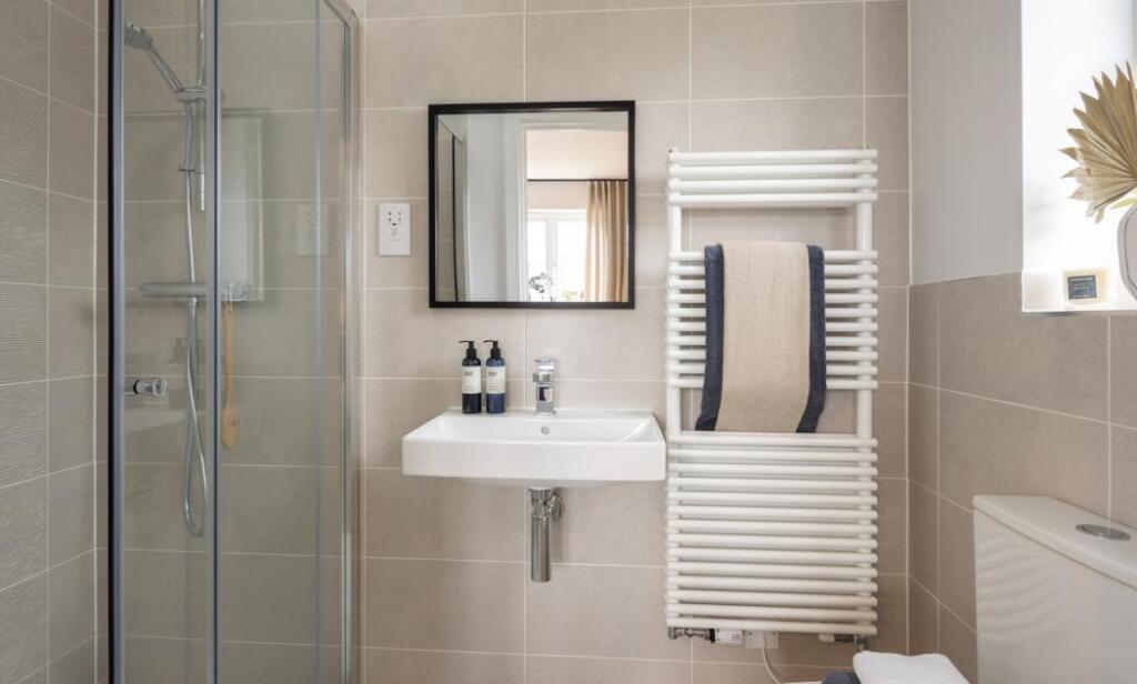 Dandara - Wittering Place - The Wotton, Home 9