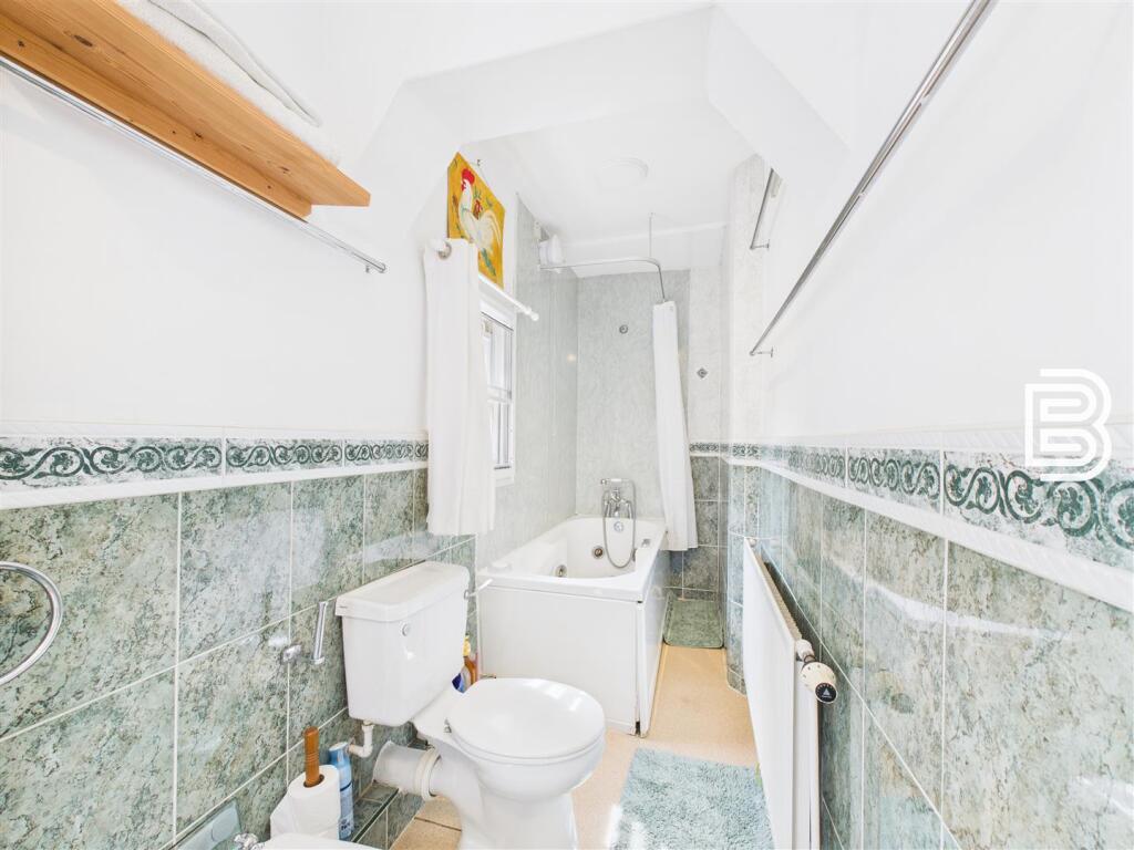 1st Floor Bathroom.jpg