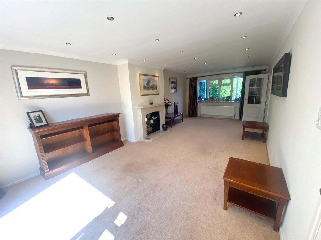 Living Room 1.jpg