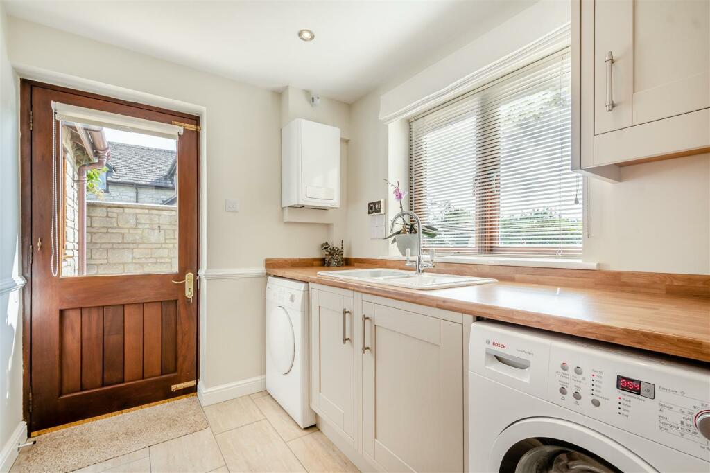 8569268-interior16.jpg