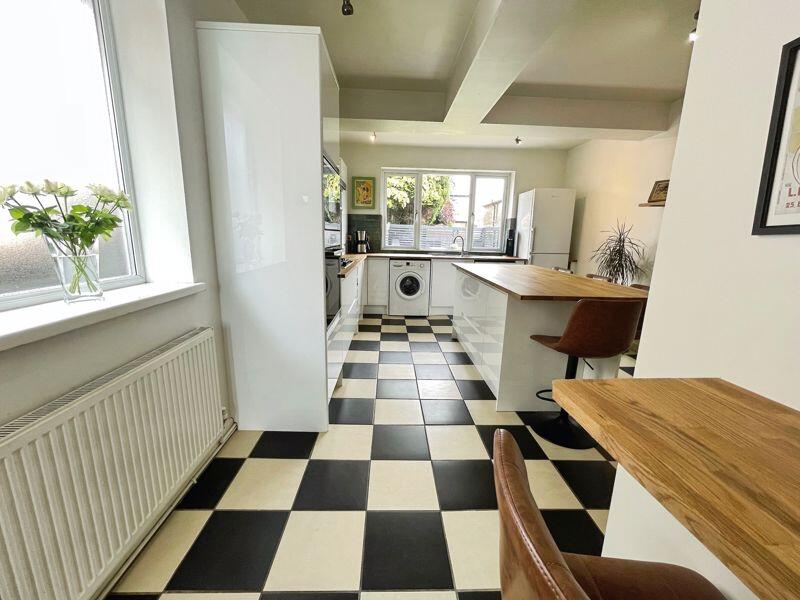Kitchen/ Dining Area
