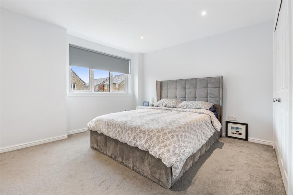 Master Bedroom 2.jpg